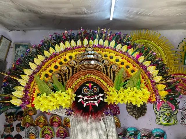 Manaranjan Mukhosh Ghar Asur Chho Mask Image