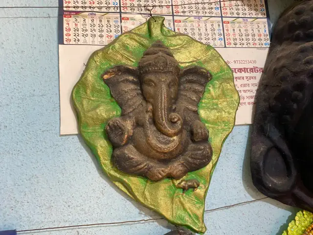 Gourab Mukhosh Ghar Leaf Ganesh Image